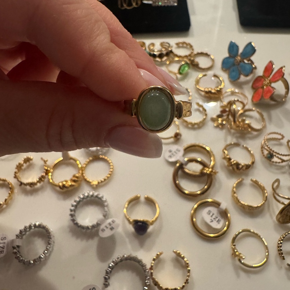 Elegant Gold and Green Ring